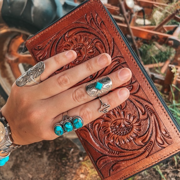 Tooled Leather Zipper Wallet Western Fashion - Picture 2 of 5